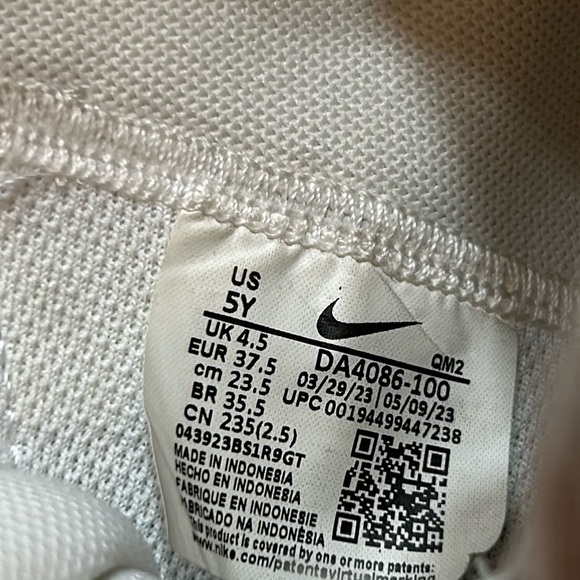 Nike big kids shoes - Picture 2 of 4